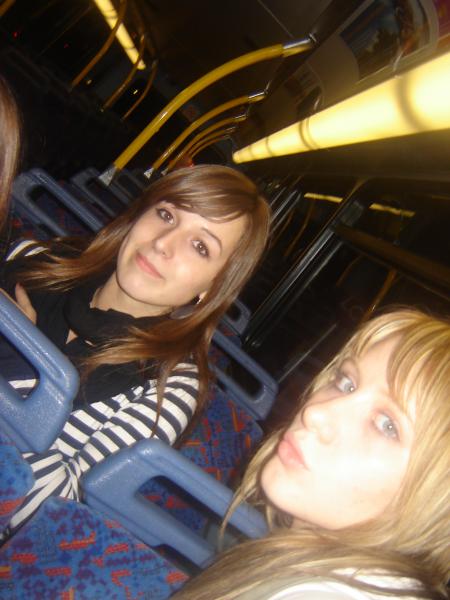DéDé et Moiiiii dans le bus Rouge ^_^